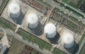 Спутниковые снимки запечатлели российские НПЗ в огне